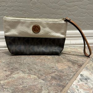 Michael Kors wristlet